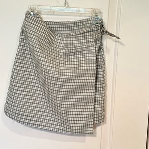 Plaid Skirt Wrap Front, Buckle detail Big Girls Size L Green and White